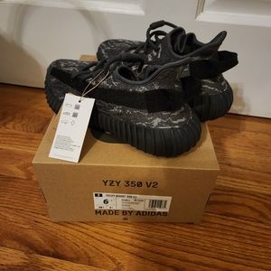 Yeezy 350 V2